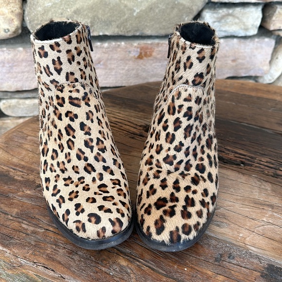 Vera Gomma Calf-hair / Pony-hair Cheetah print booties - Picture 2 of 10